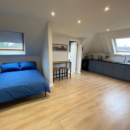 Lovely Spacious Loft Close To Train Station Worthing Exterior foto